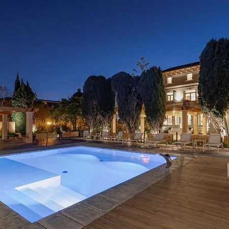 Hotel Boutique Mirlo Barcelona Eksteriør bilde The hotel's swimming pool