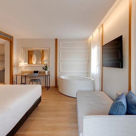 Hotel Boutique Mirlo Barcelona Eksteriør bilde A room at the hotel