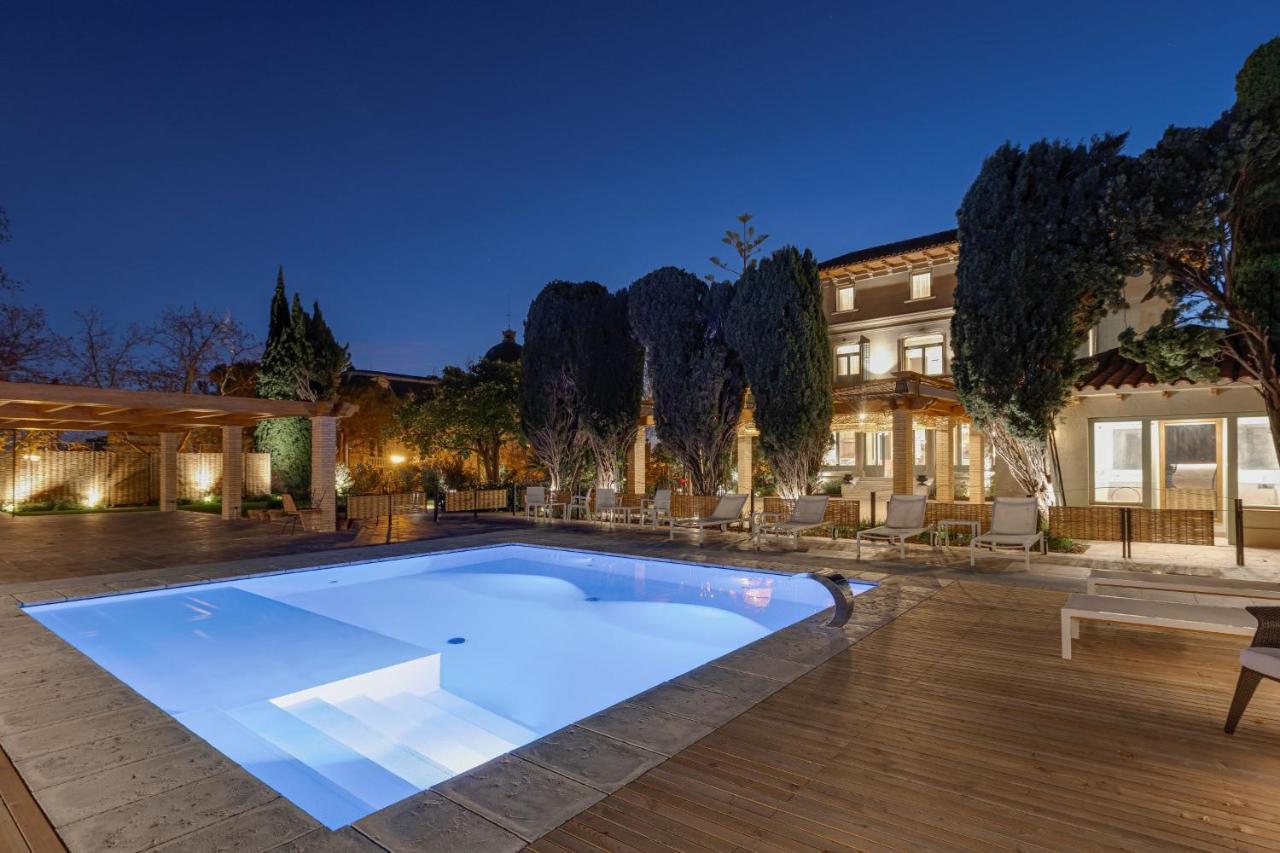 Hotel Boutique Mirlo Barcelona Eksteriør bilde The hotel's swimming pool